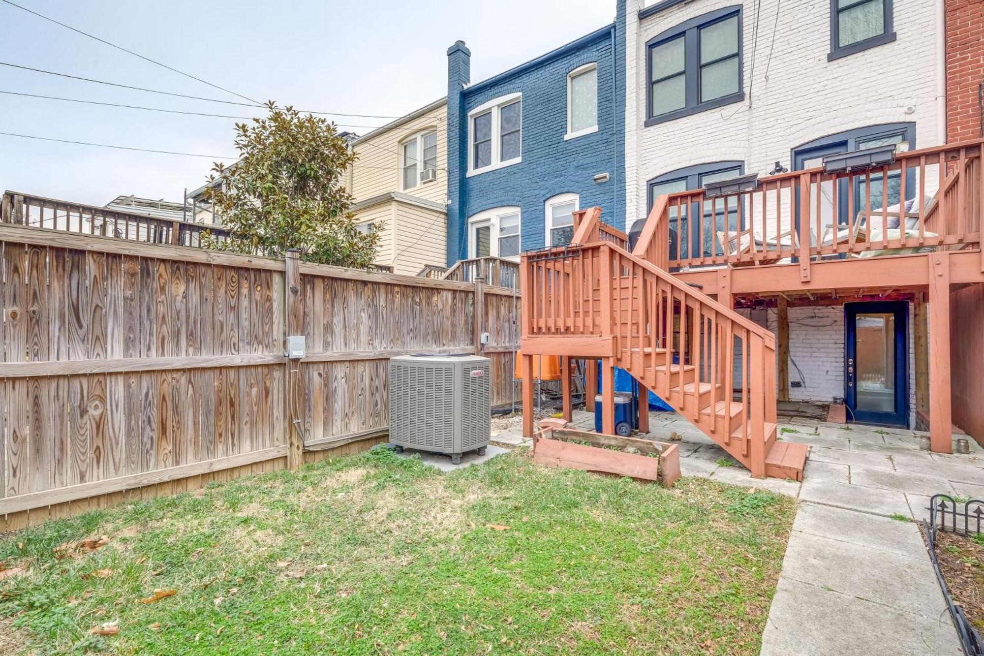 Walkable Location Modern Dc With Yard Access! * Washington